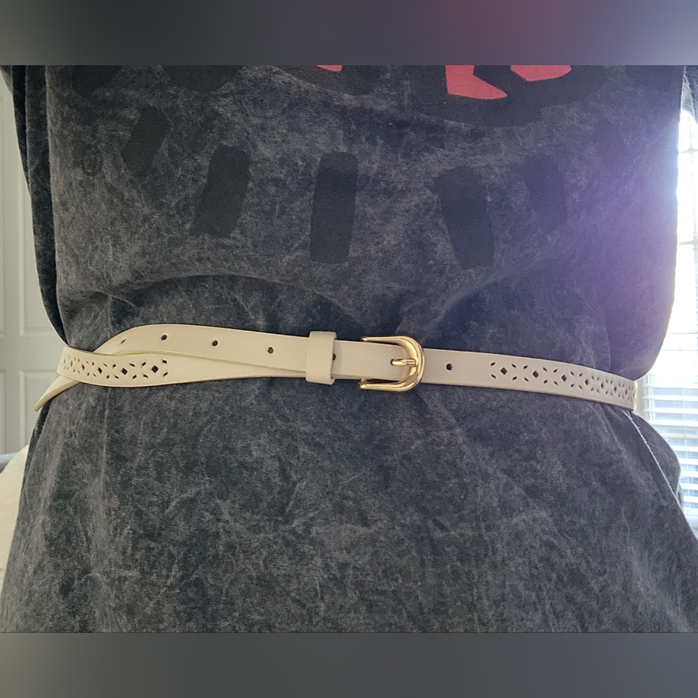 Cream Skinny Belt with Gold Buckle (Size M/L)